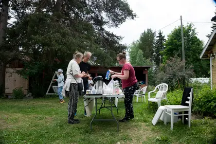 Lumia serving coffee and pie during the open garden day