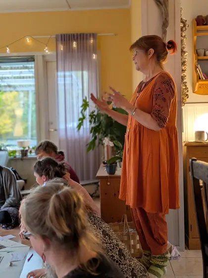 Tuula explaining the painting workshop